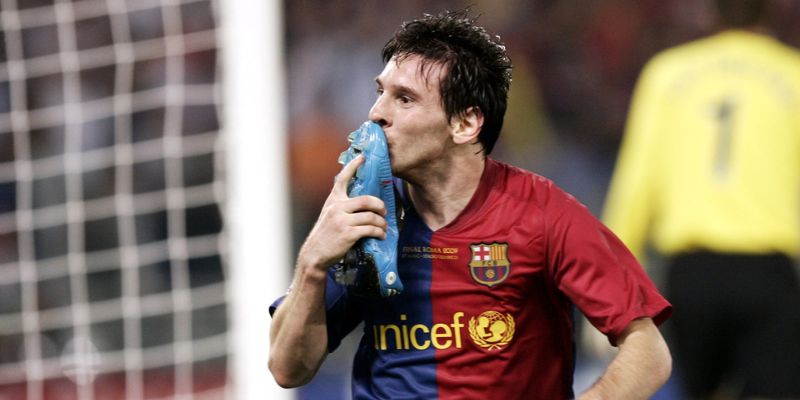 Lionel Messi gia nhập vào đội trẻ của Barcelona